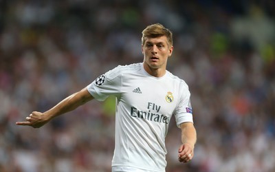 顺发体育热评-什琴斯尼出击失误导致丢球