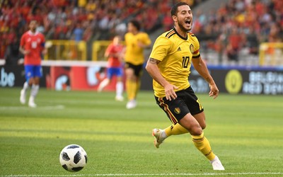 顺发体育独家-安德里希赛后与对手握手