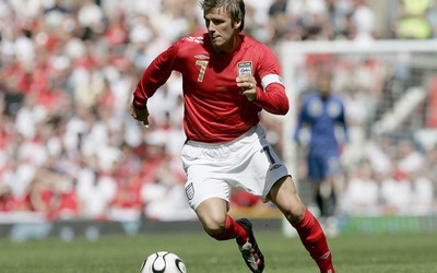 顺发体育精华-远藤航轻巧挑射越过门将